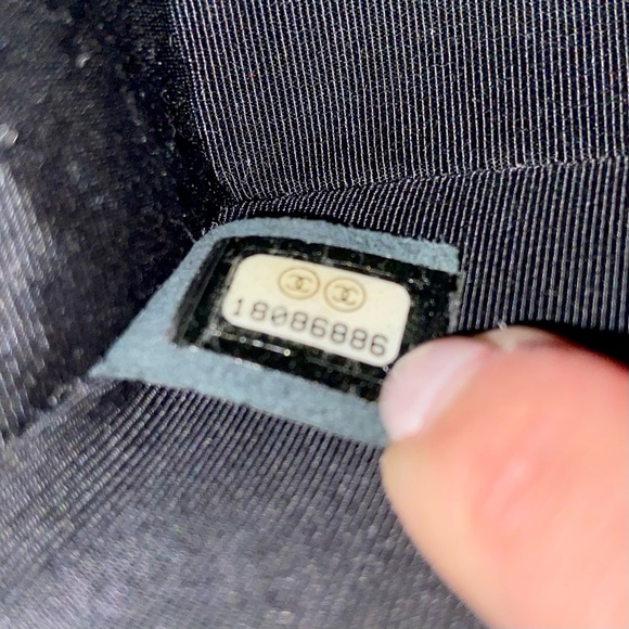 Chanel Small Quilted Boy Bag in Black Calfskin Leather [Authentic] - Picture 11 of 12